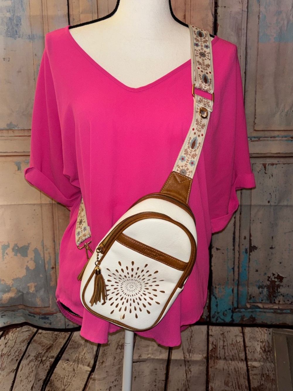 FOREVER YOUNG APHISON Stylish White & Brown Crossbody guitar strap Sling Bag